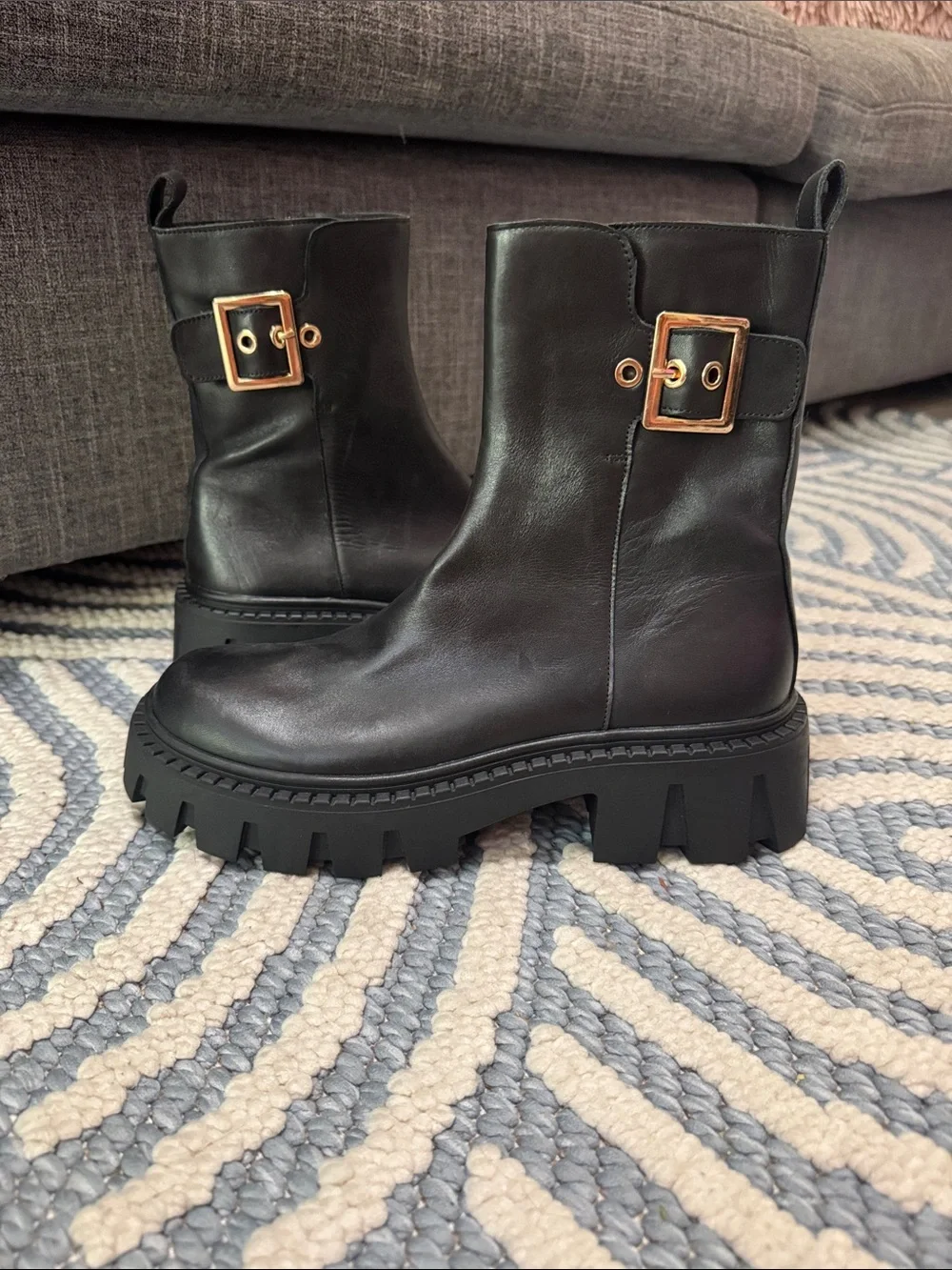 Steve Madden Sameera Black Leather Chunky Lug Sole Moto Boots Size 9